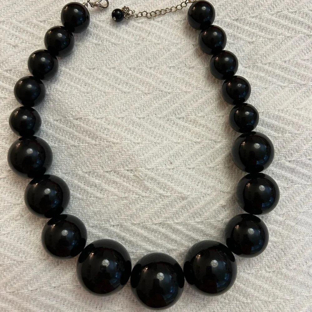 Vintage short Black Beaded Necklace, 19”, great condition. - Picture 2 of 4